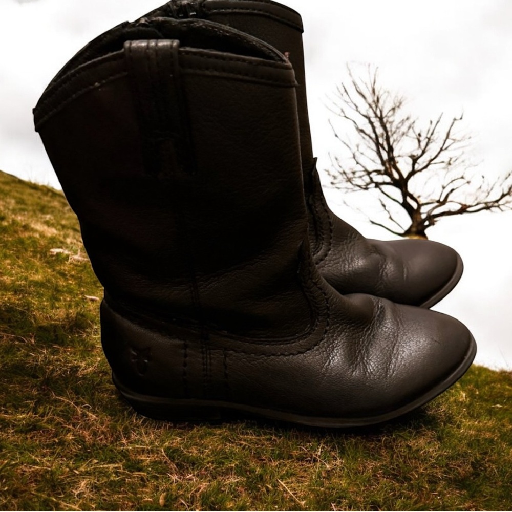 Frye size 10 black boots carson pull on 97801